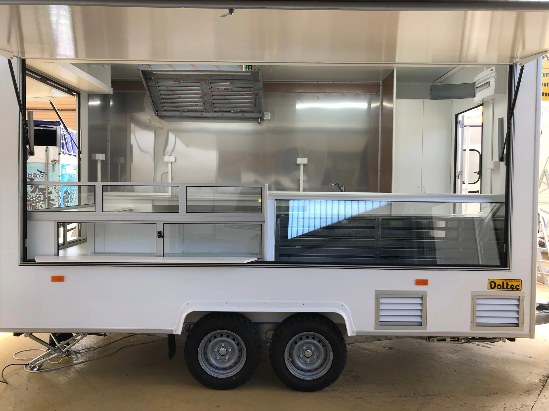 Remorque stand de vente réfrigérer – Image 23