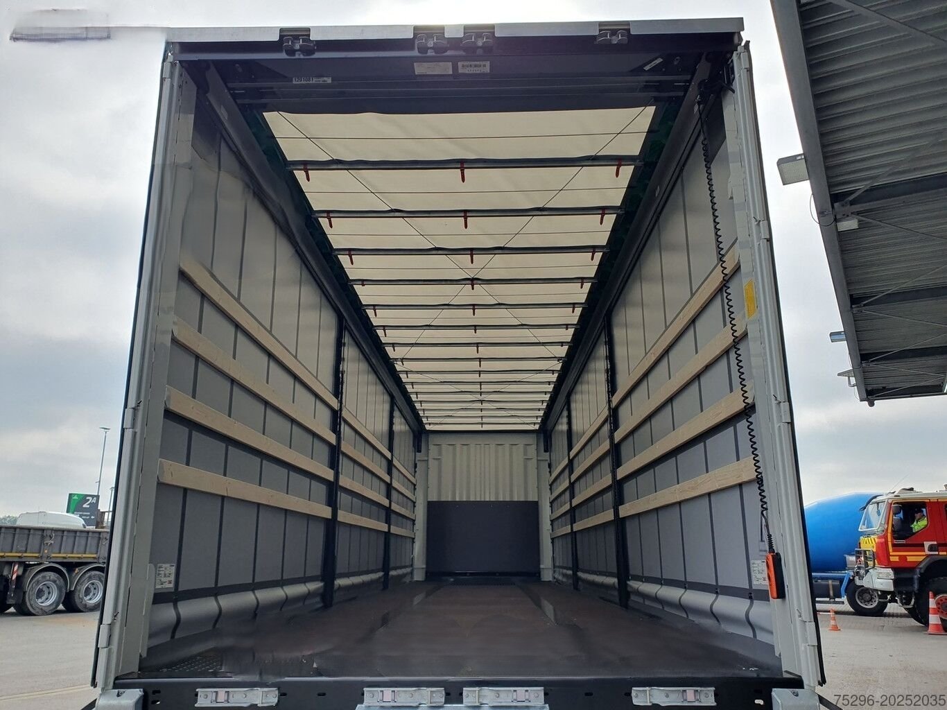 Semi-remorque Bâches coulissantes Hayon City Lift + essieu – Image 5