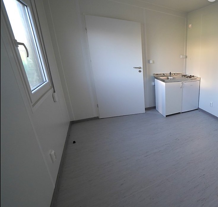 Conteneur Isolé de 6 x 3 mètres avec Toilettes et Cuisine RAL 7016 – Image 15