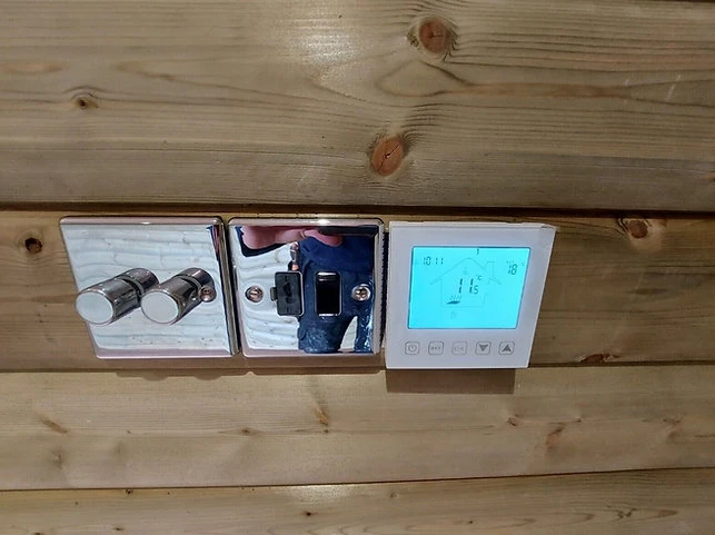 Bureau à domicile / Salle de sport - conversion de conteneur d'expédition – Image 6