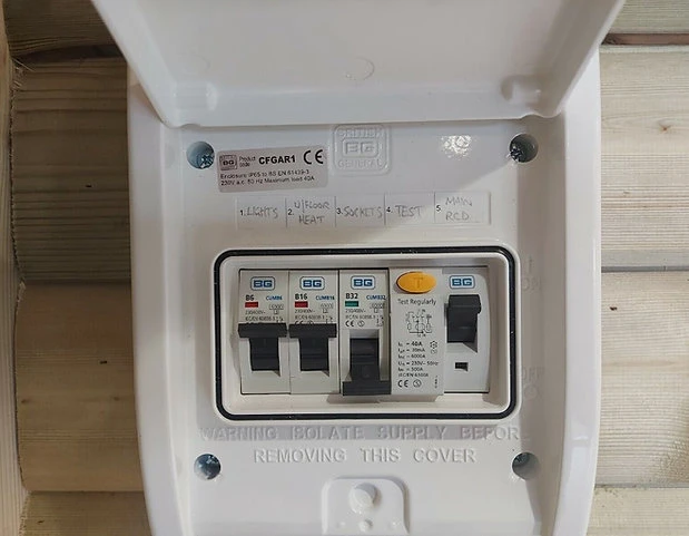 Bureau à domicile / Salle de sport - conversion de conteneur d'expédition – Image 7