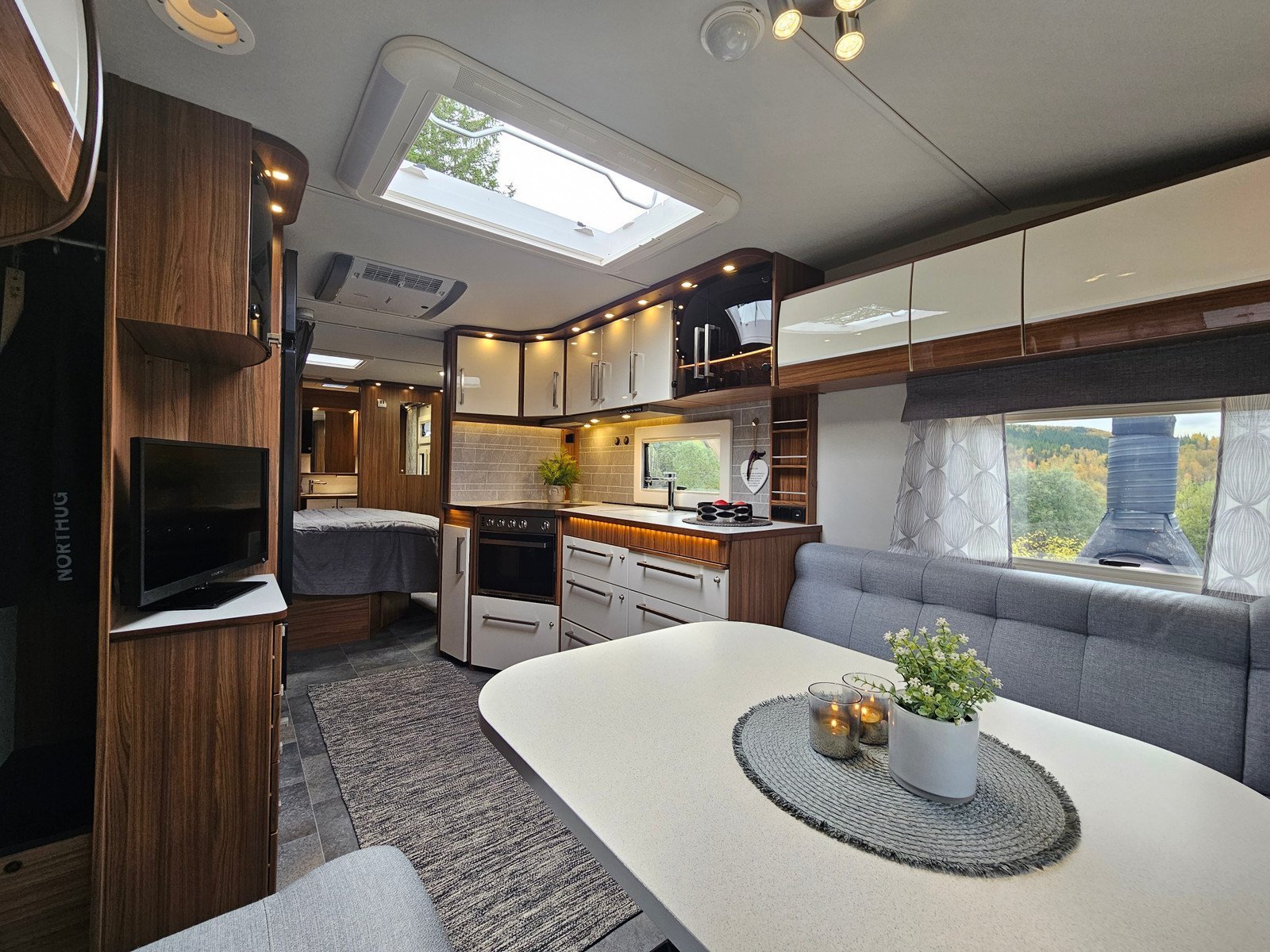 Caravane Customized Polar 730 – Image 19