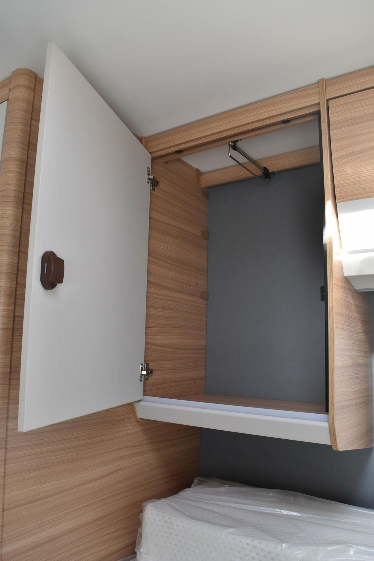 Caravane Dethleffs Camper 460 EL – Image 18