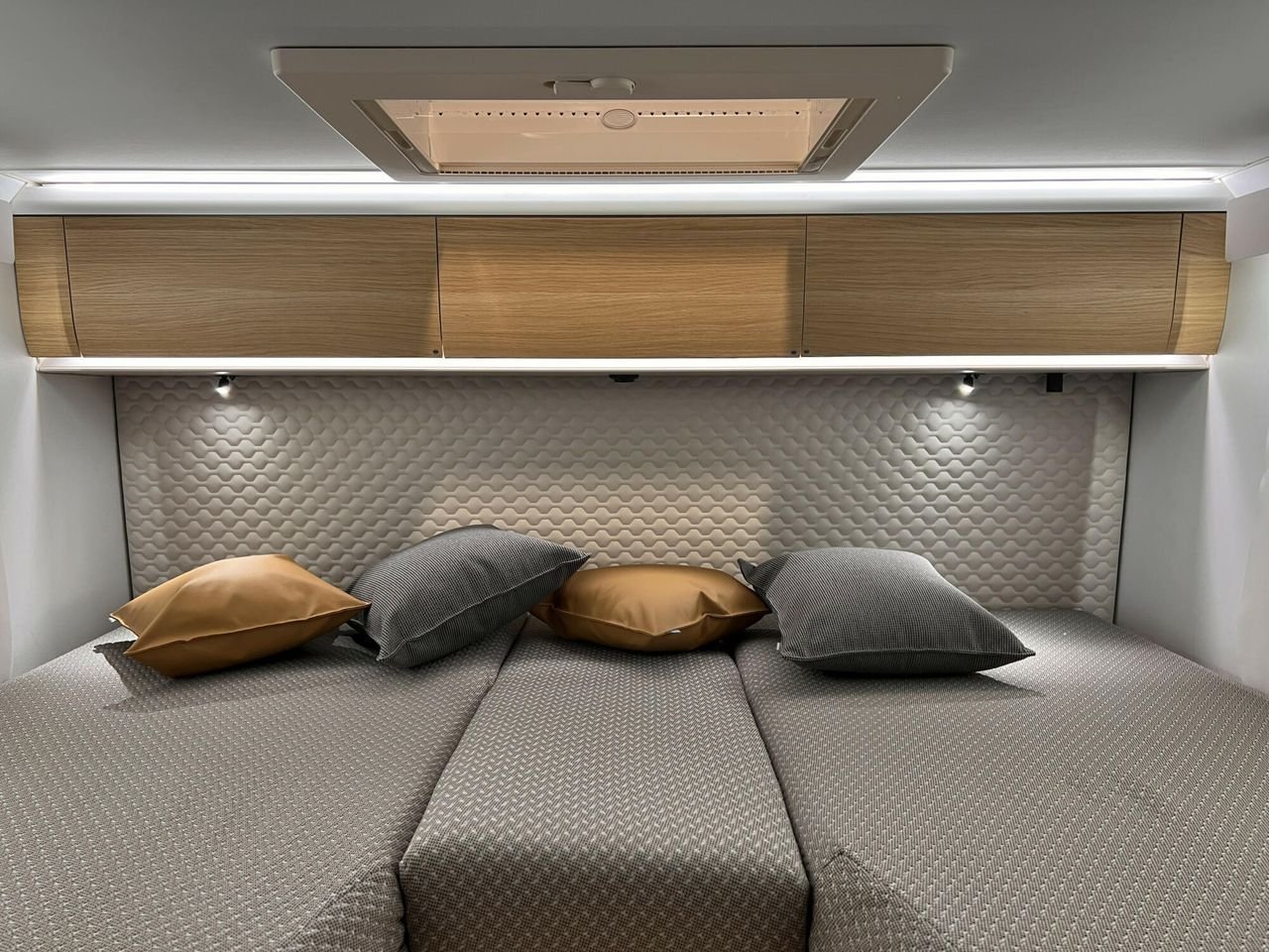 Camping-Car Fiat Ducato Adria Matrix Plus 670 SL 2.2/180 ch – Image 16