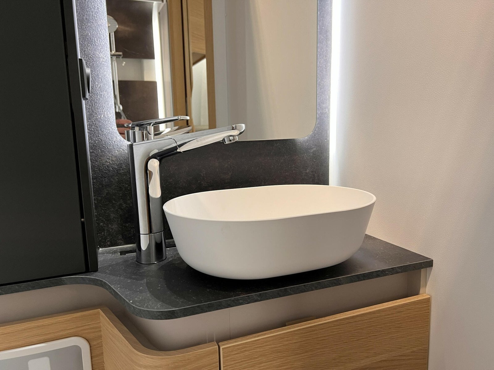 Camping-Car Fiat Ducato Adria Matrix Plus 670 SL 2.2/180 ch – Image 13