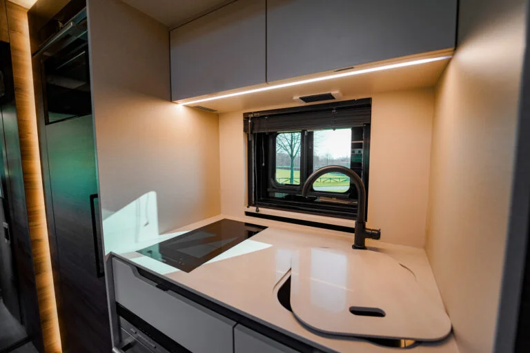 Scania STX Camping-car/Sport automobile – Image 13