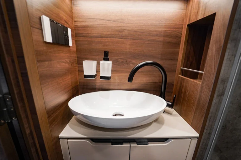 Scania STX Camping-car/Sport automobile – Image 10