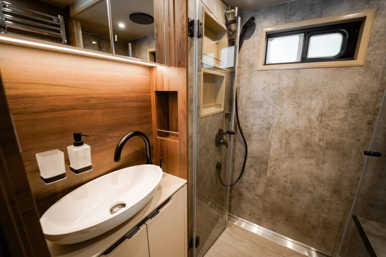 Scania STX Camping-car/Sport automobile – Image 9