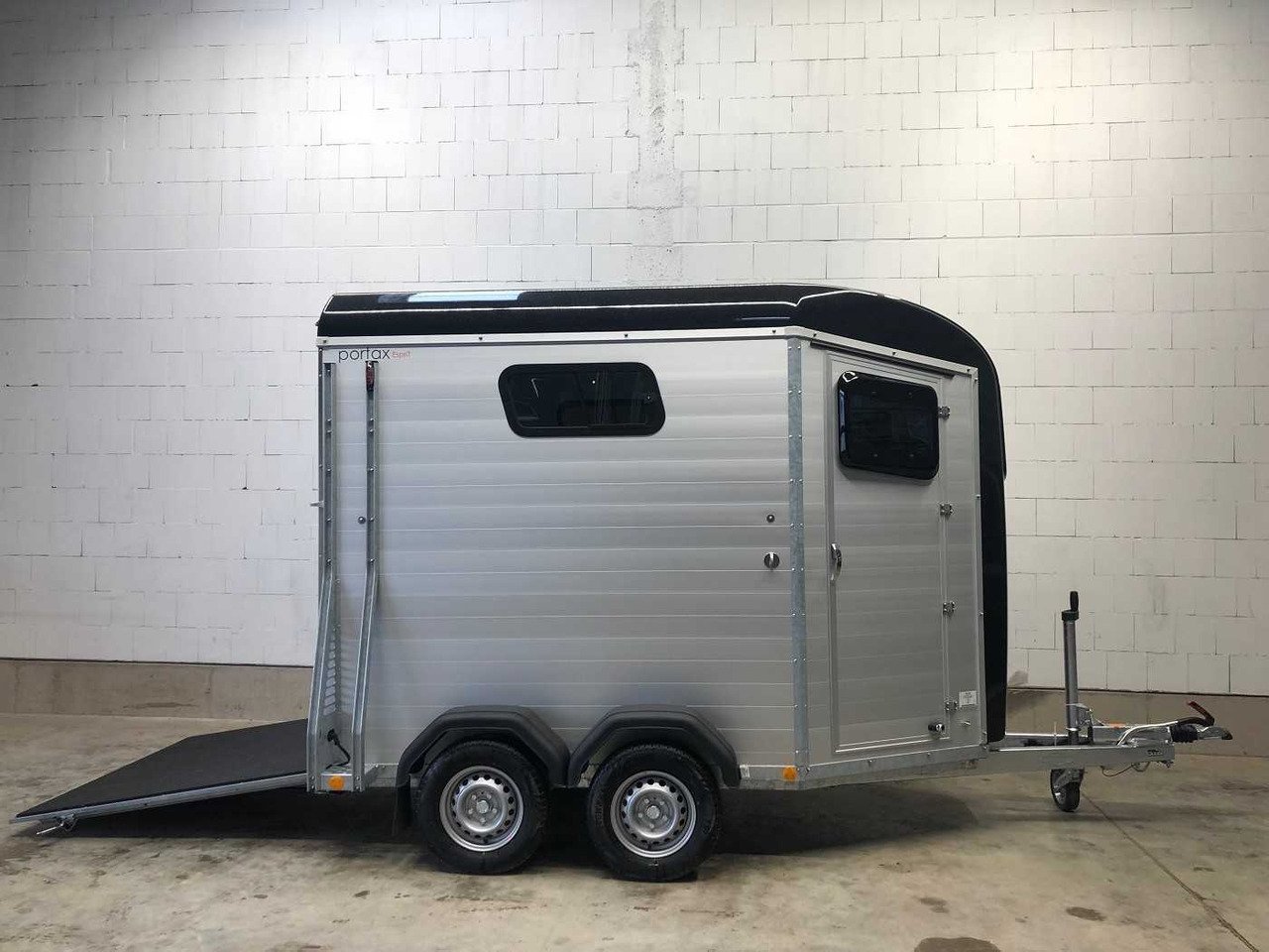 Remorque Van Chevaux Böckmann Portax silver + black avec sellerie – Image 19