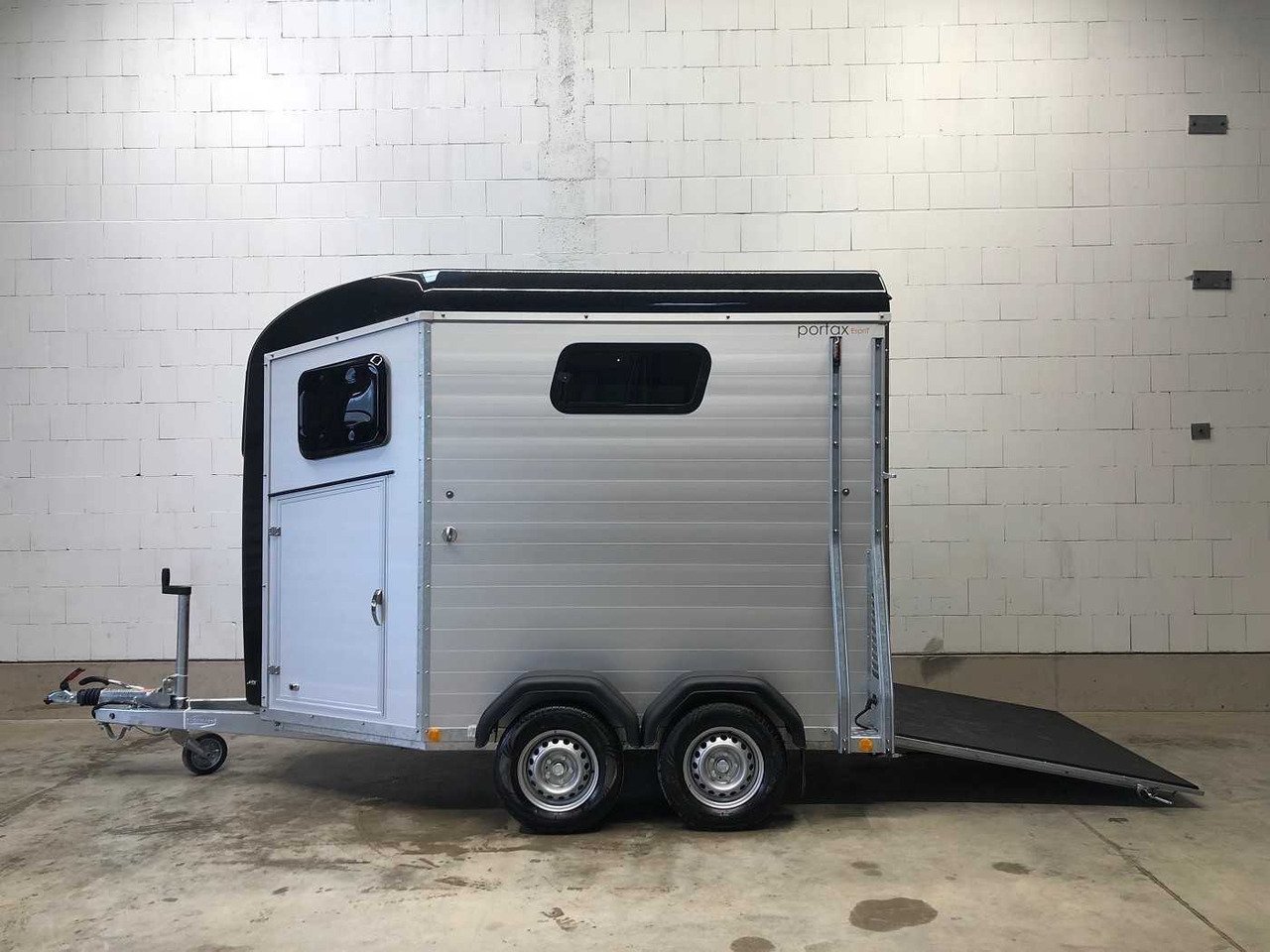 Remorque Van Chevaux Böckmann Portax silver + black avec sellerie – Image 26