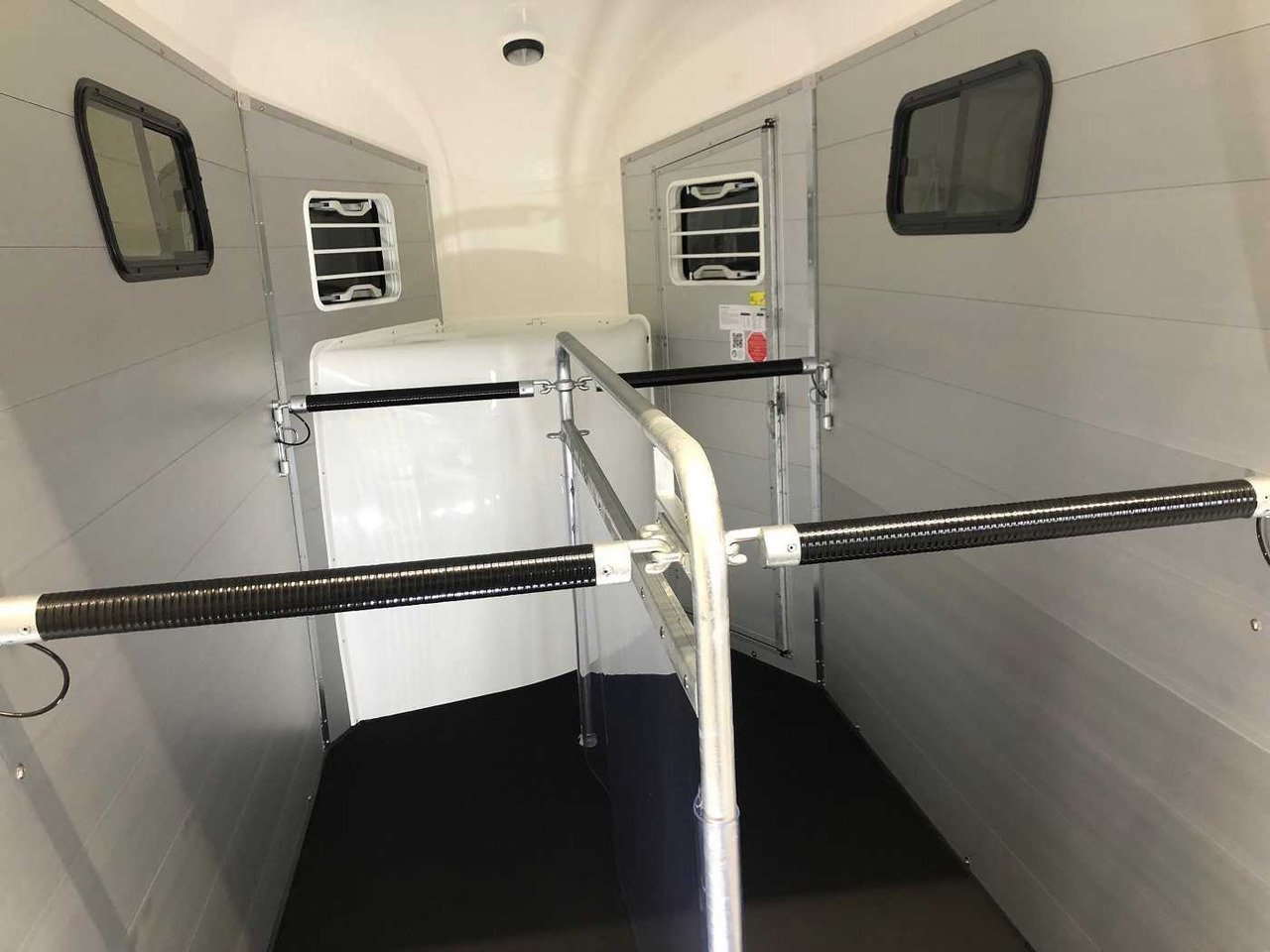 Remorque Van Chevaux Böckmann Portax silver + black avec sellerie – Image 13