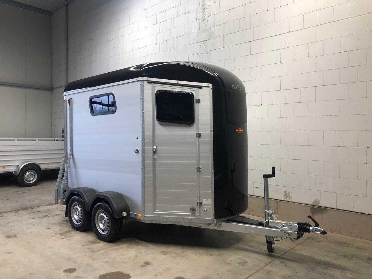 Remorque Van Chevaux Böckmann Portax silver + black avec sellerie – Image 16