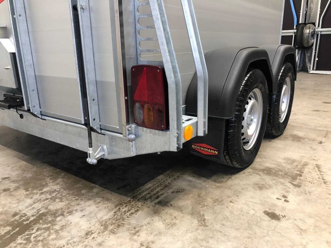 Remorque Van Chevaux Böckmann Portax silver + black avec sellerie – Image 18