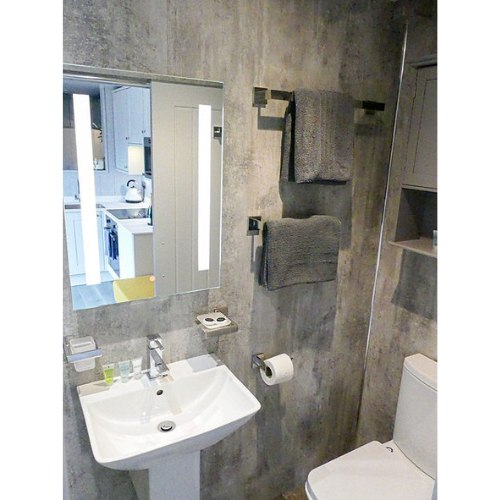 Conteneur Converti : Espace de Vie Extérieur Moderne et Élégant – Image 19