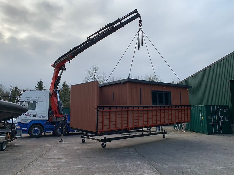 Conteneur Converti : Espace de Vie Extérieur Moderne et Élégant – Image 15