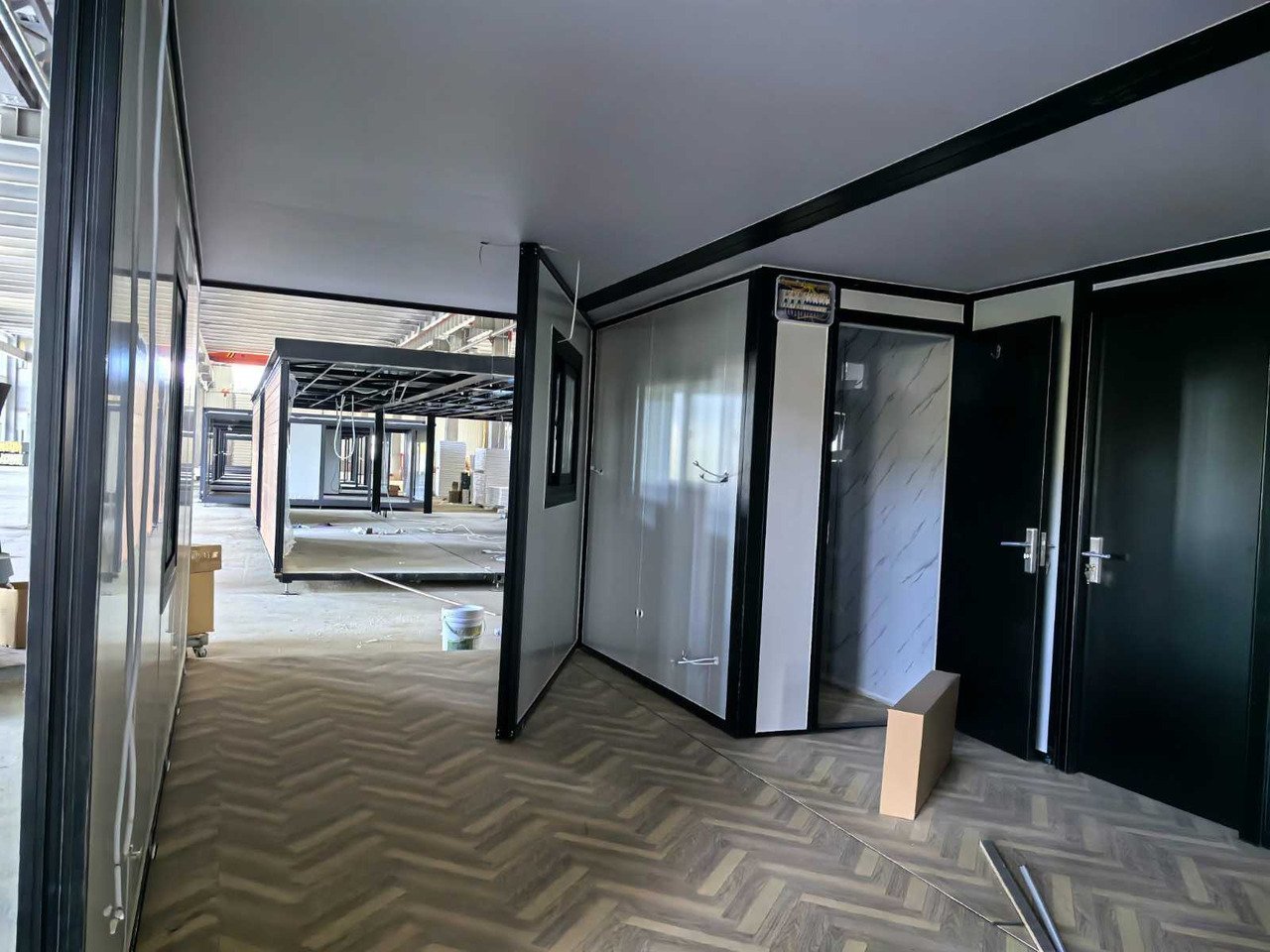 Conteneur comme habitat Deluxe 12x6m 3 chambres et cuisine – Image 13