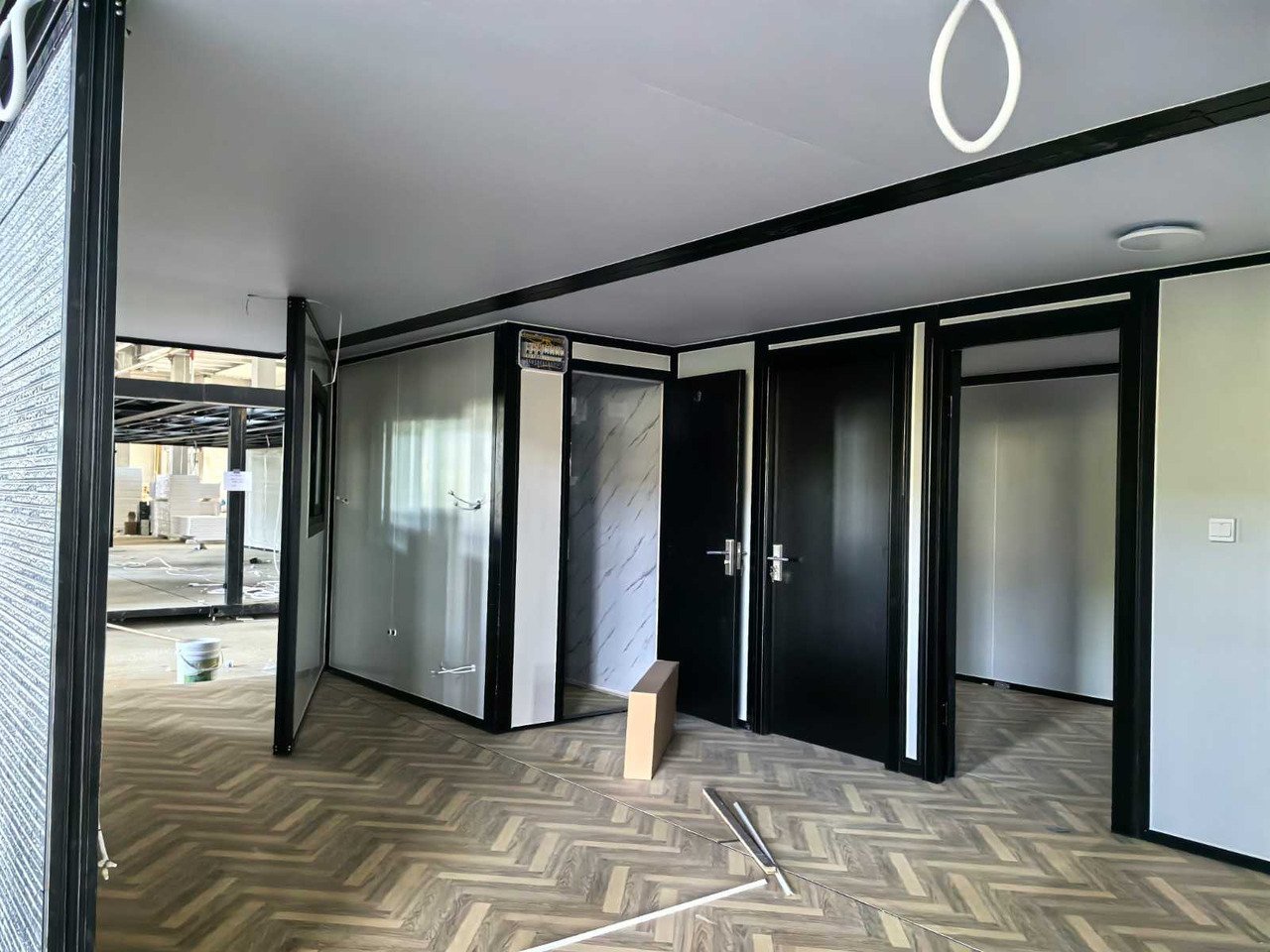 Conteneur comme habitat Deluxe 12x6m 3 chambres et cuisine – Image 8